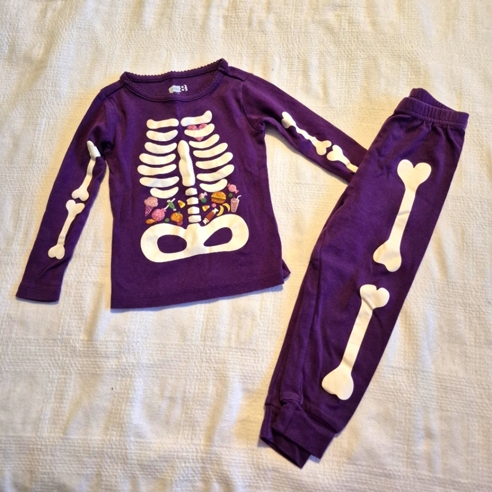 Crazy 8 girls size 2T Halloween pajama set purple with screen printed design EUC